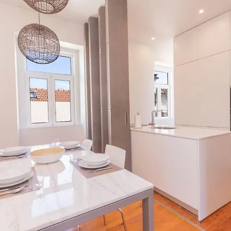 Daire Amazing 4bdr Flat In Areeiro By Lovelystay