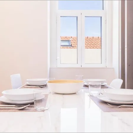 Apartamento Amazing 4bdr Flat In Areeiro By Lovelystay *