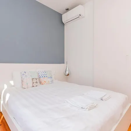Amazing 4bdr Flat In Areeiro By Lovelystay Daire *