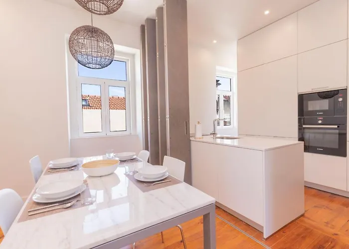 Apartment Amazing 4bdr Flat In Areeiro By Lovelystay