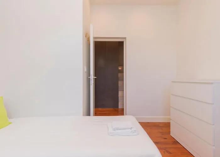 Amazing 4bdr Flat In Areeiro By Lovelystay
