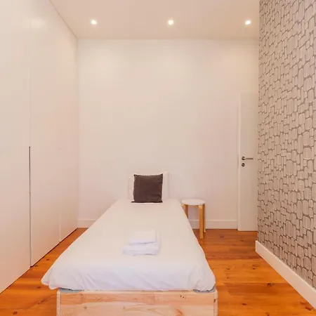 Amazing 4bdr Flat In Areeiro By Lovelystay Appartement